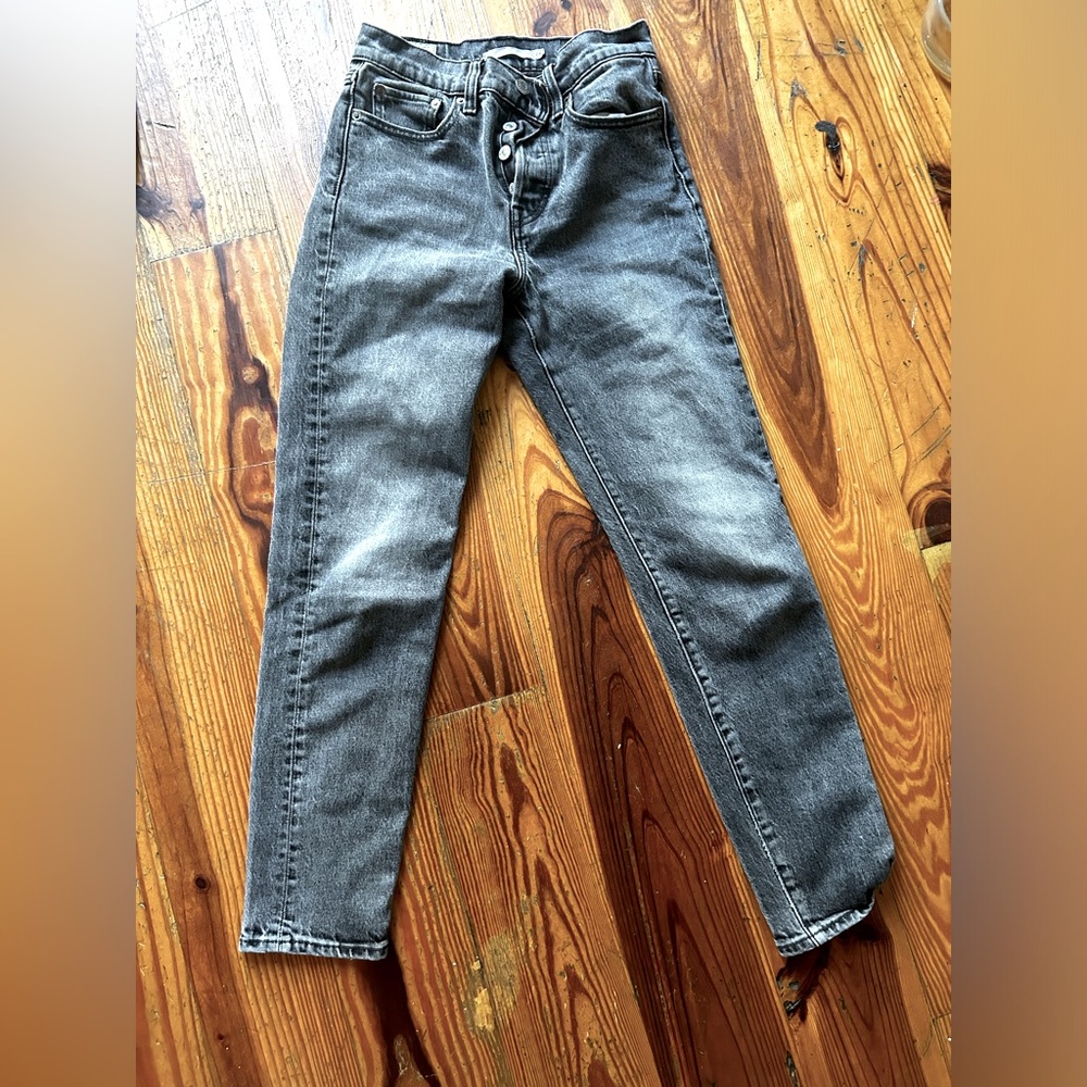 Vintage Levi wedgie. Great condition! Too small for me.